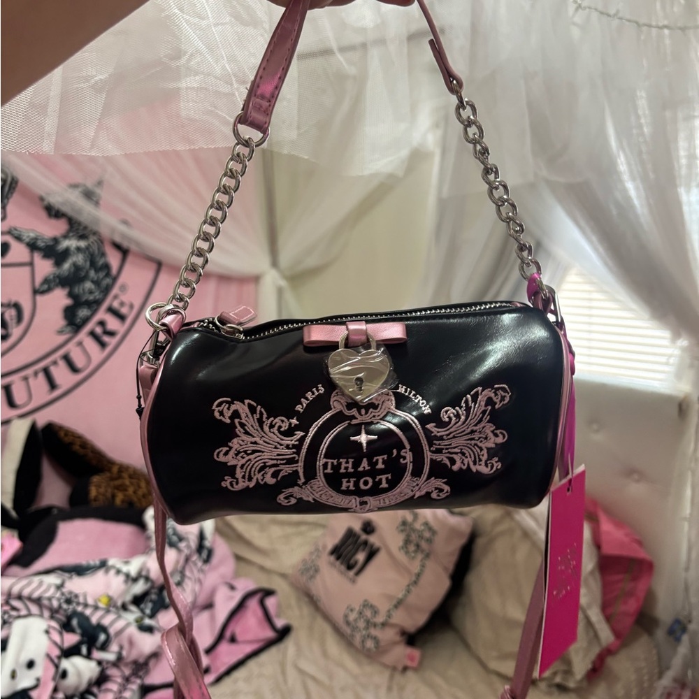 Paris Hilton barrel bag - Picture 2 of 9